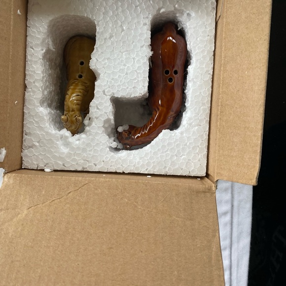 Cracker Barrel Salt & Pepper SET - Picture 3 of 4